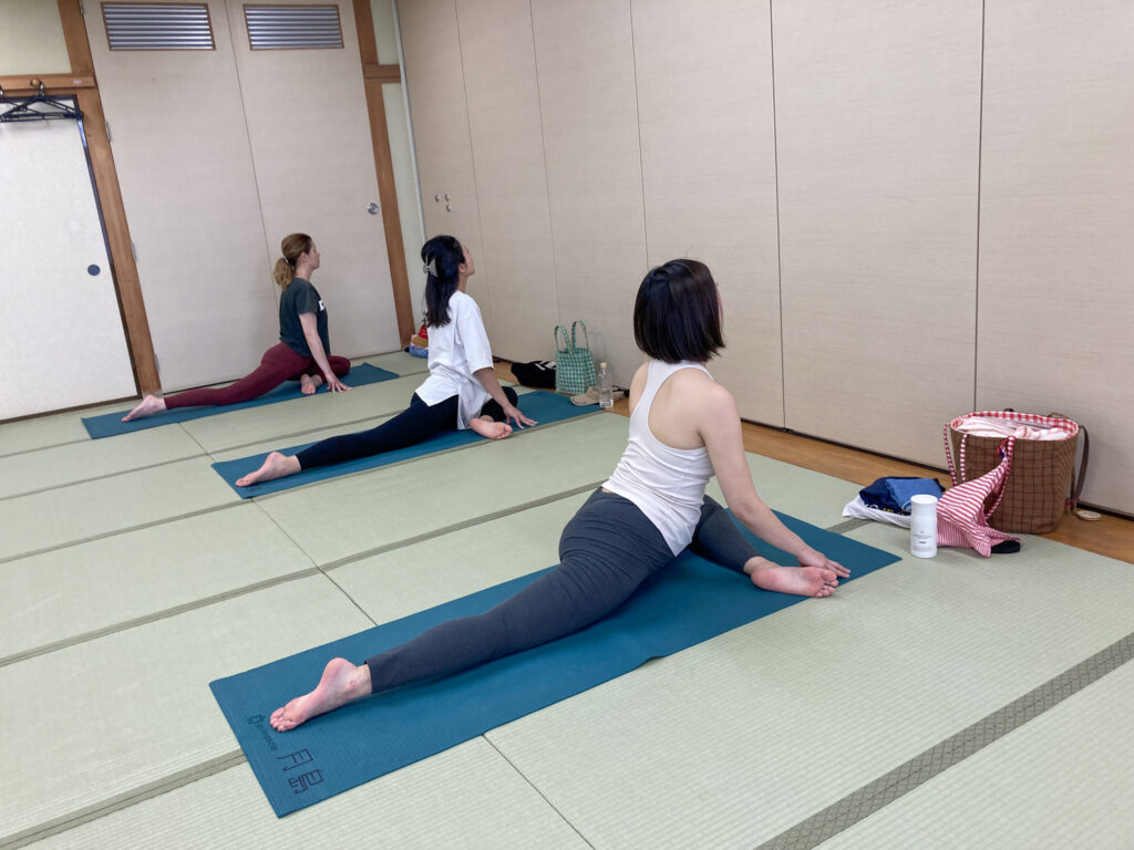中央区月島 勝どき 晴海 江東区豊洲 マタニティヨガ 首こり 肩こり 腰痛 軽減